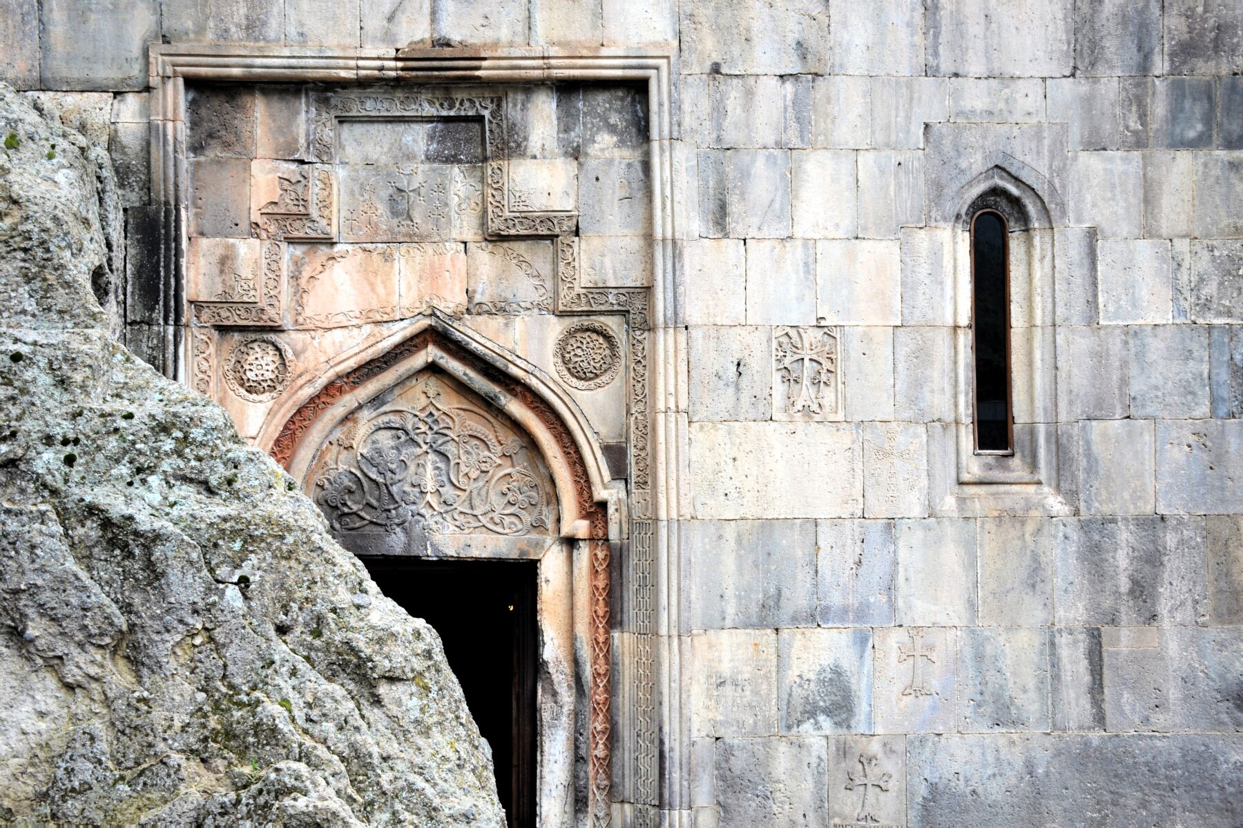 L'ingresso al monastero L'ingresso al monastero