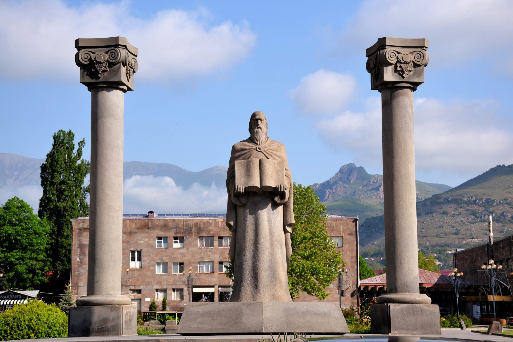 Monumento sulla piazza principale di Goris Goris