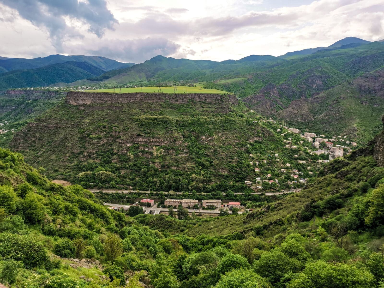 Paesaggi mozzafiato della regione di Lori Paesaggi mozzafiato della regione di Lori