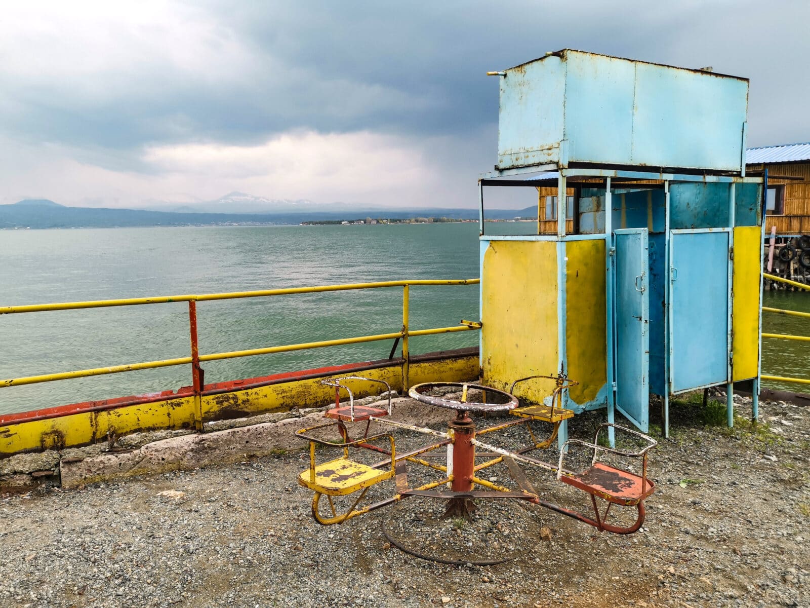 Sul lago Sevan fuori stagione Sul lago Sevan fuori stagione