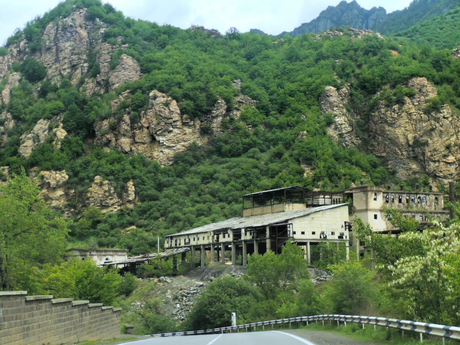 Tra natura selvaggia e rovine industriali nella regione di Lori Tra natura selvaggia e rovine industriali nella regione di Lori