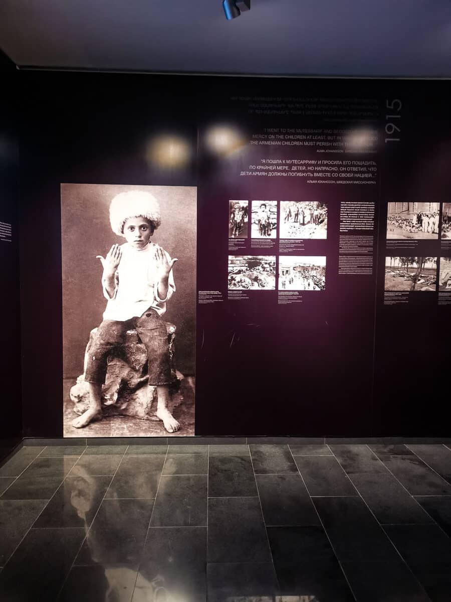 Una delle sale del Museo del Genocidio Una delle sale del Museo del Genocidio