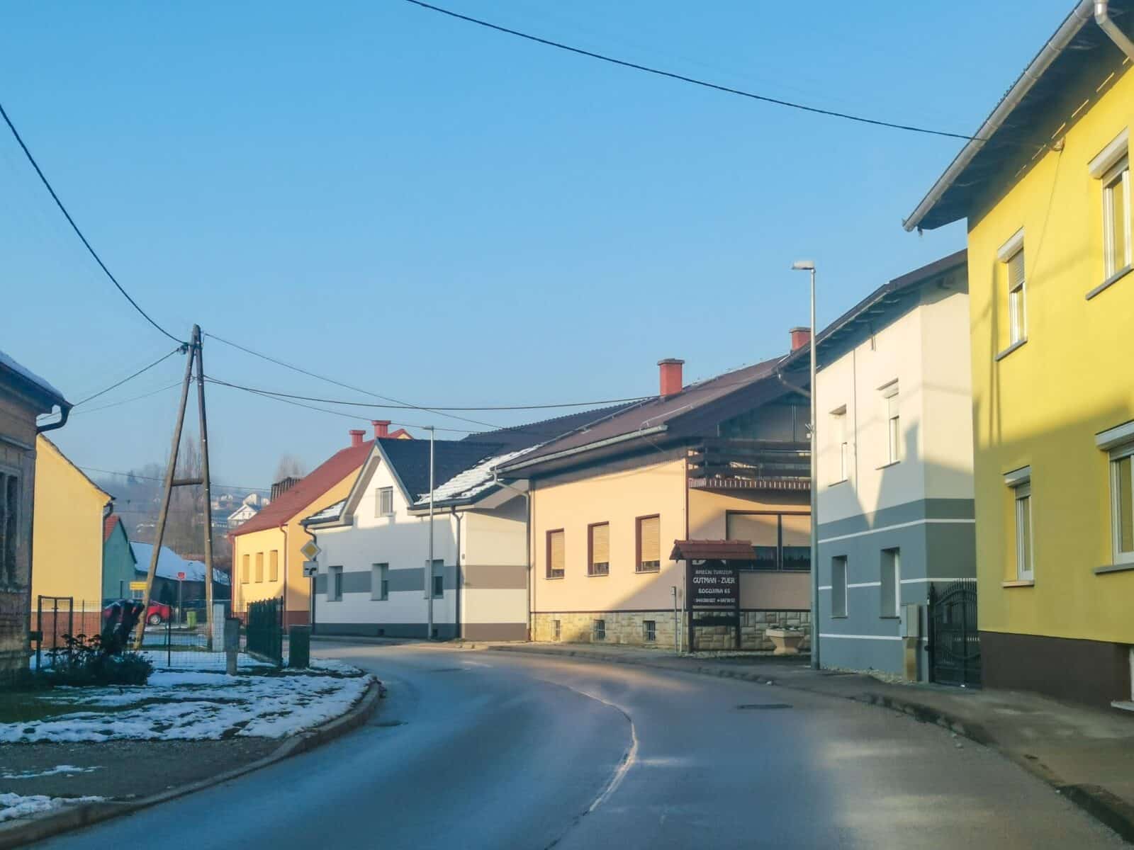 Le tipiche casette colorate dei villaggi del Prekmurje Le tipiche casette colorate dei villaggi del Prekmurje