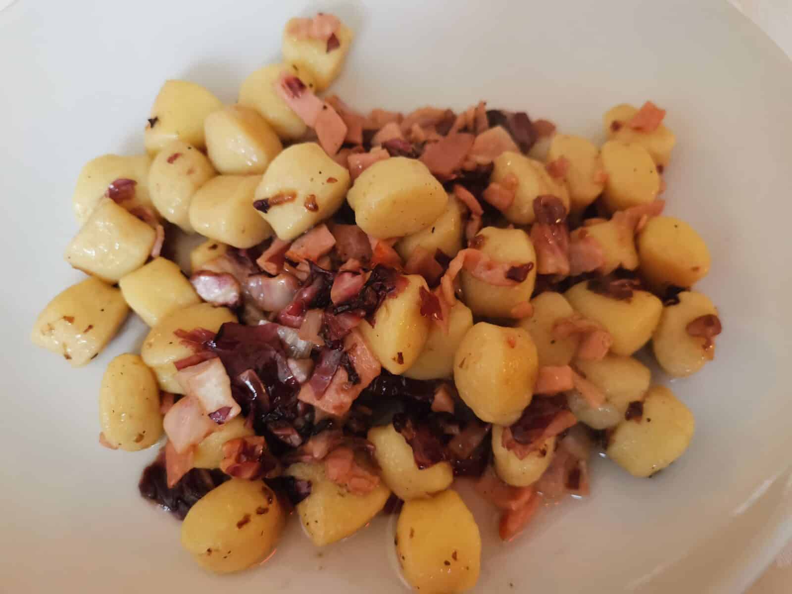 Gnocchetti radicchio e speck Gnocchetti radicchio e speck