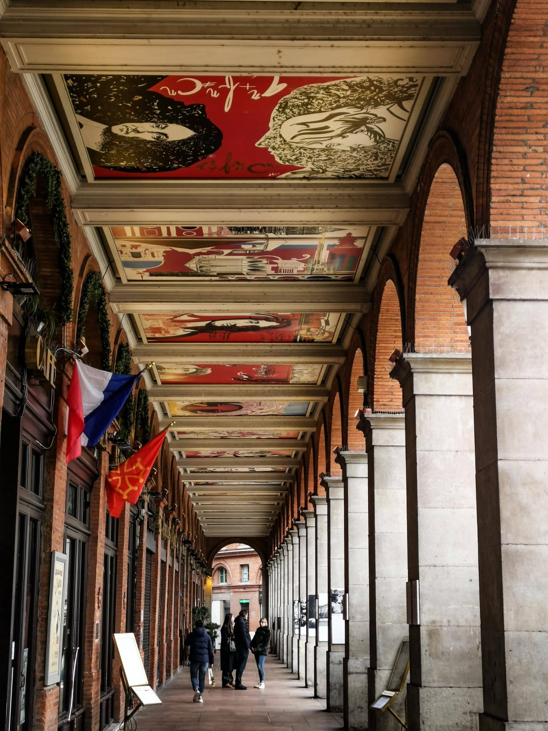 La galleria dei palazzi su place de Capitole La galleria dei palazzi su place de Capitole
