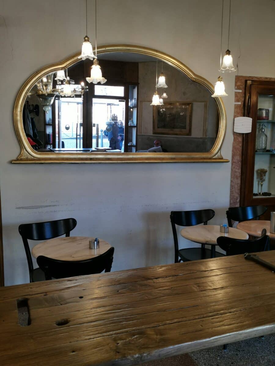 L'arredamento in stile del bar L'arredamento in stile del bar