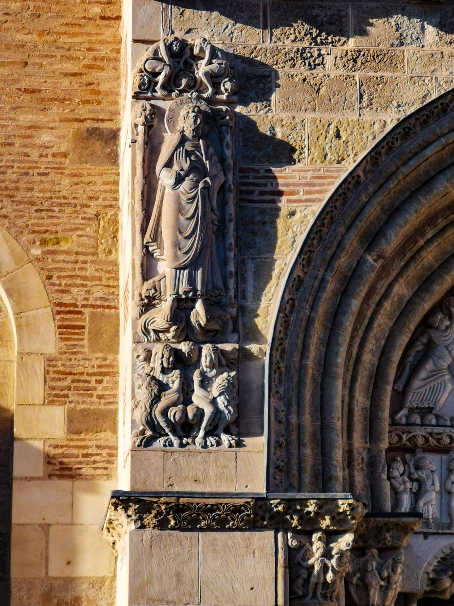 Le sculture del portale di Saint Sernin Le sculture del portale di Saint Sernin