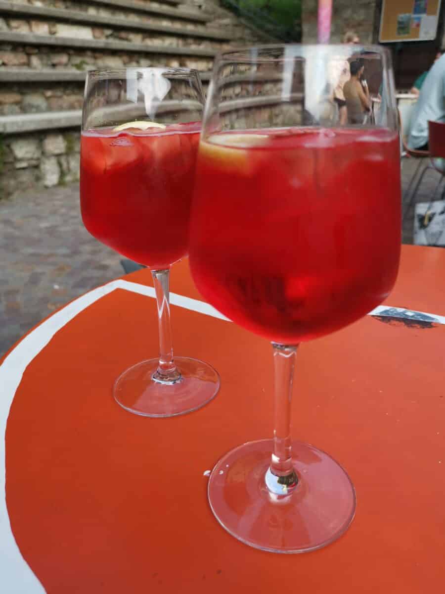 Spritz nella corte esterna Spritz nella corte esterna