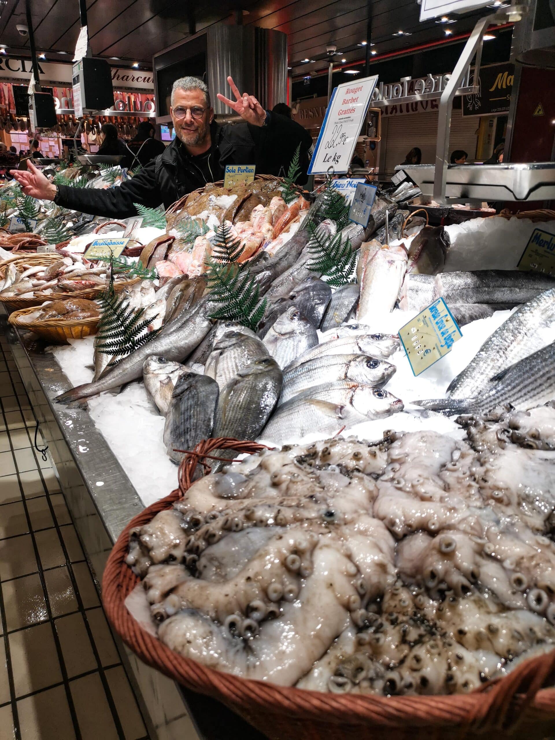 Un bancone del pesce al mercato Victor Hugo Un bancone del pesce al mercato Victor Hugo