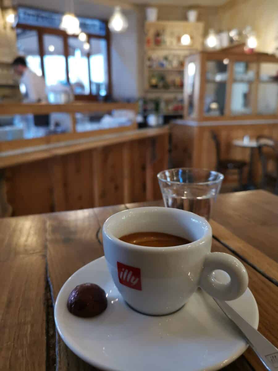 Un caffè al volo Un caffè al volo