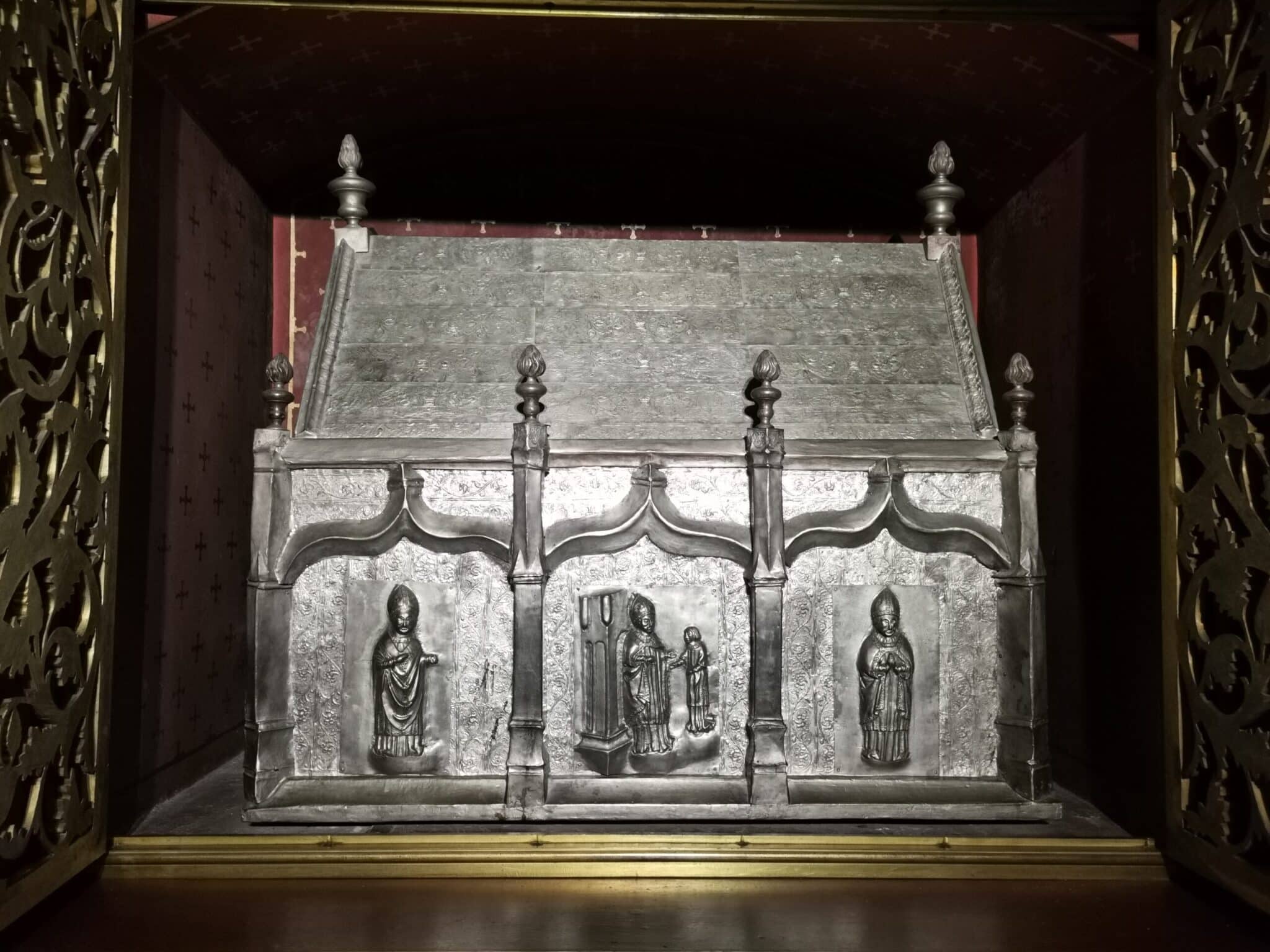 Uno dei preziosi reliquiari Uno dei preziosi reliquiari