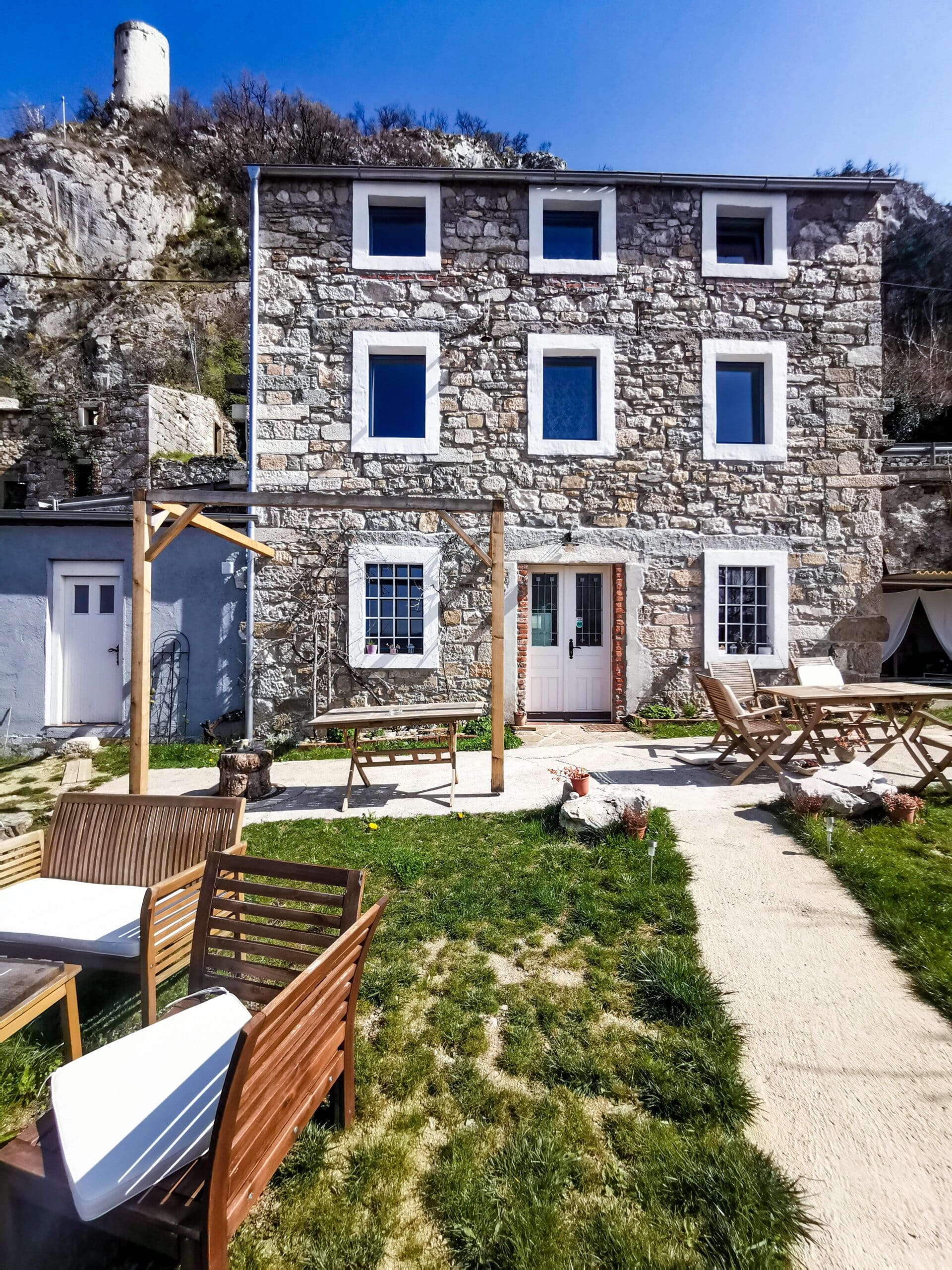 Guesthouse Kamniti Rob a Podpeč Guesthouse Kamniti Rob a Podpeč