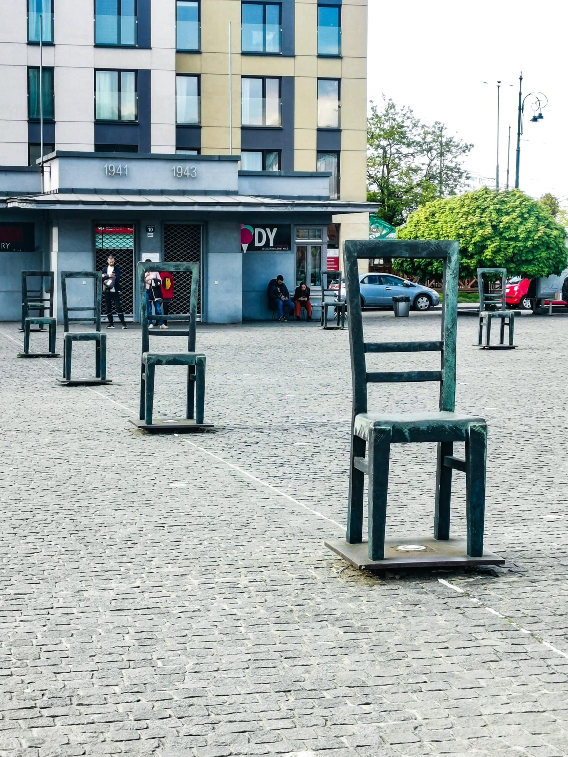 Il memoriale sulla piazza degli Eroi del Ghetto Il memoriale sulla piazza degli Eroi del Ghetto