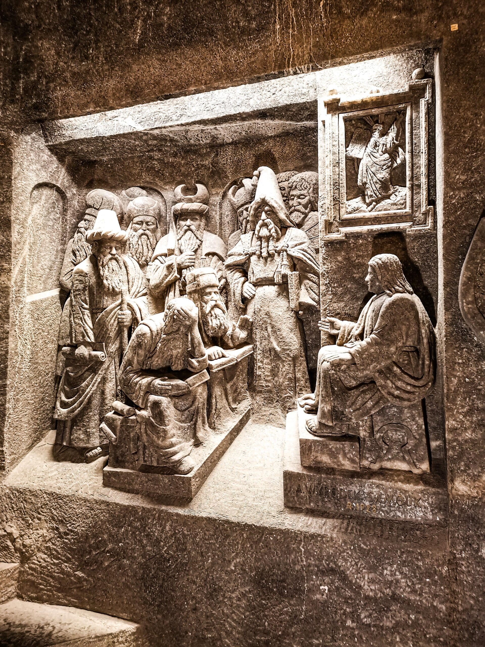 Le sculture di sale nella chiesa della miniera Le sculture di sale nella chiesa della miniera