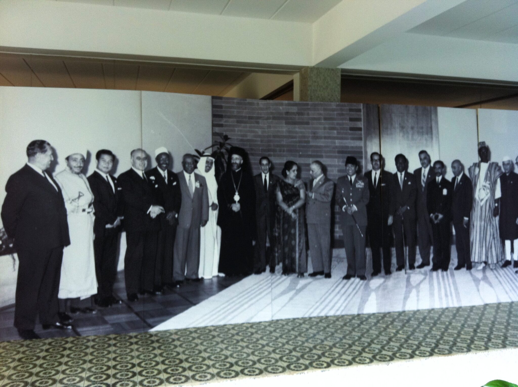 Gigantrofia all'interno del museo con la foto dei vertici dei Paesi Non Allineati Gigantrofia all'interno del museo con la foto dei vertici dei Paesi Non Allineati