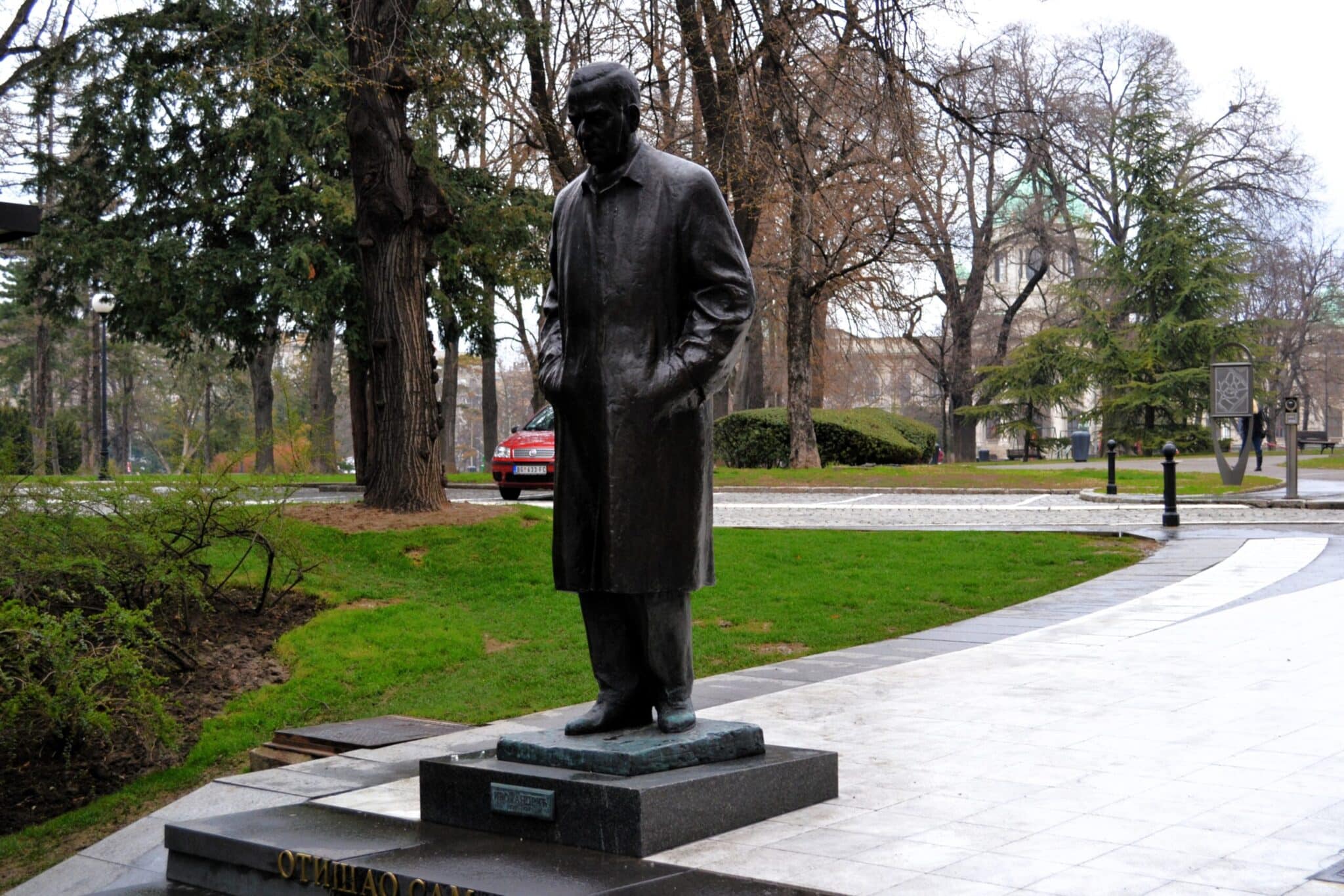 La statua di Ivo Andric a Belgrado La statua di Ivo Andric a Belgrado