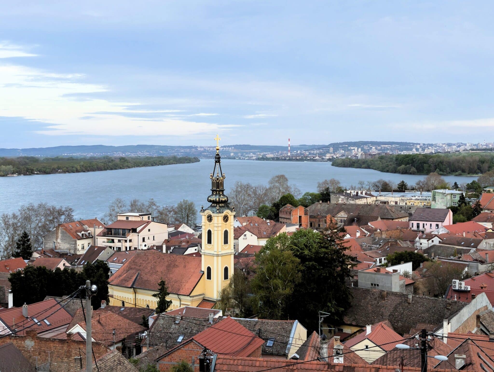 Panorama sui tetti di Zemun dalla collina della torre Gardos Panorama sui tetti di Zemun dalla collina della torre Gardos