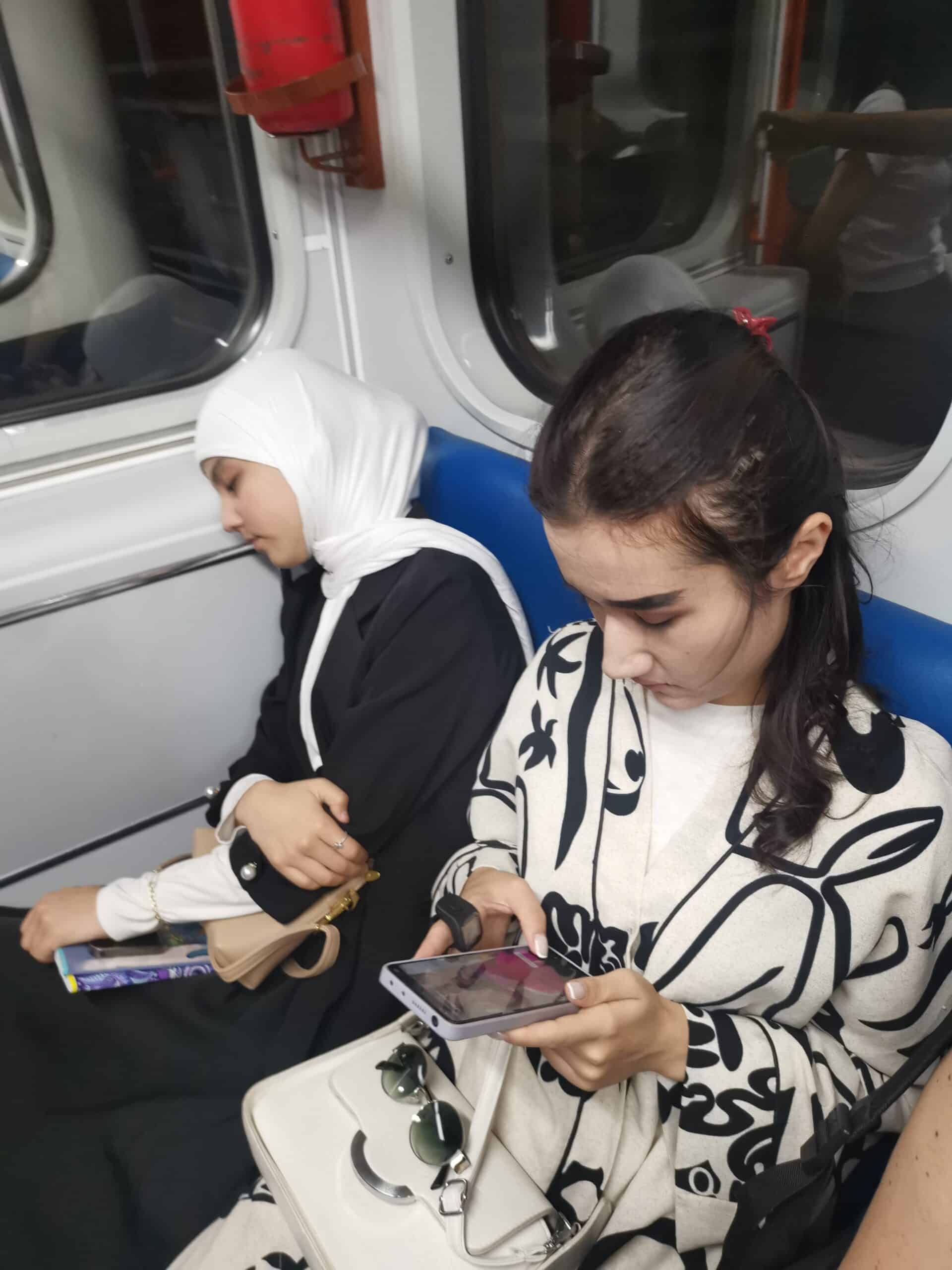 In metro a Tskhent In metro a Tskhent