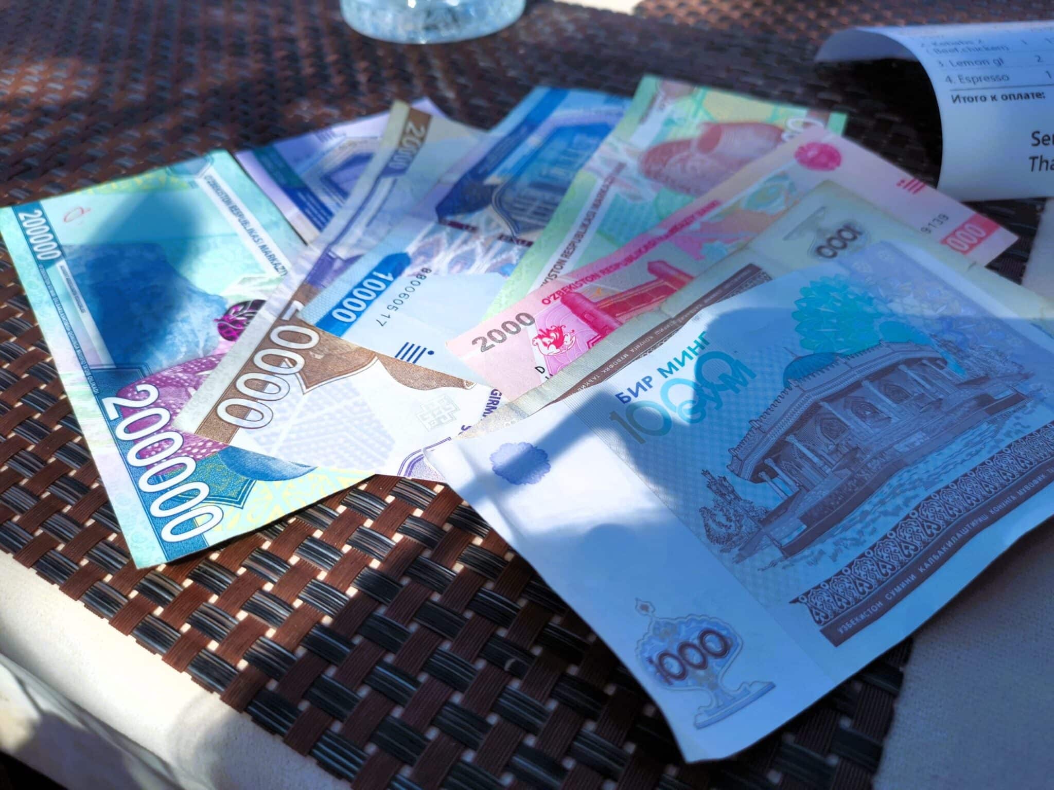 La moneta dell'Uzbekistan La moneta dell'Uzbekistan