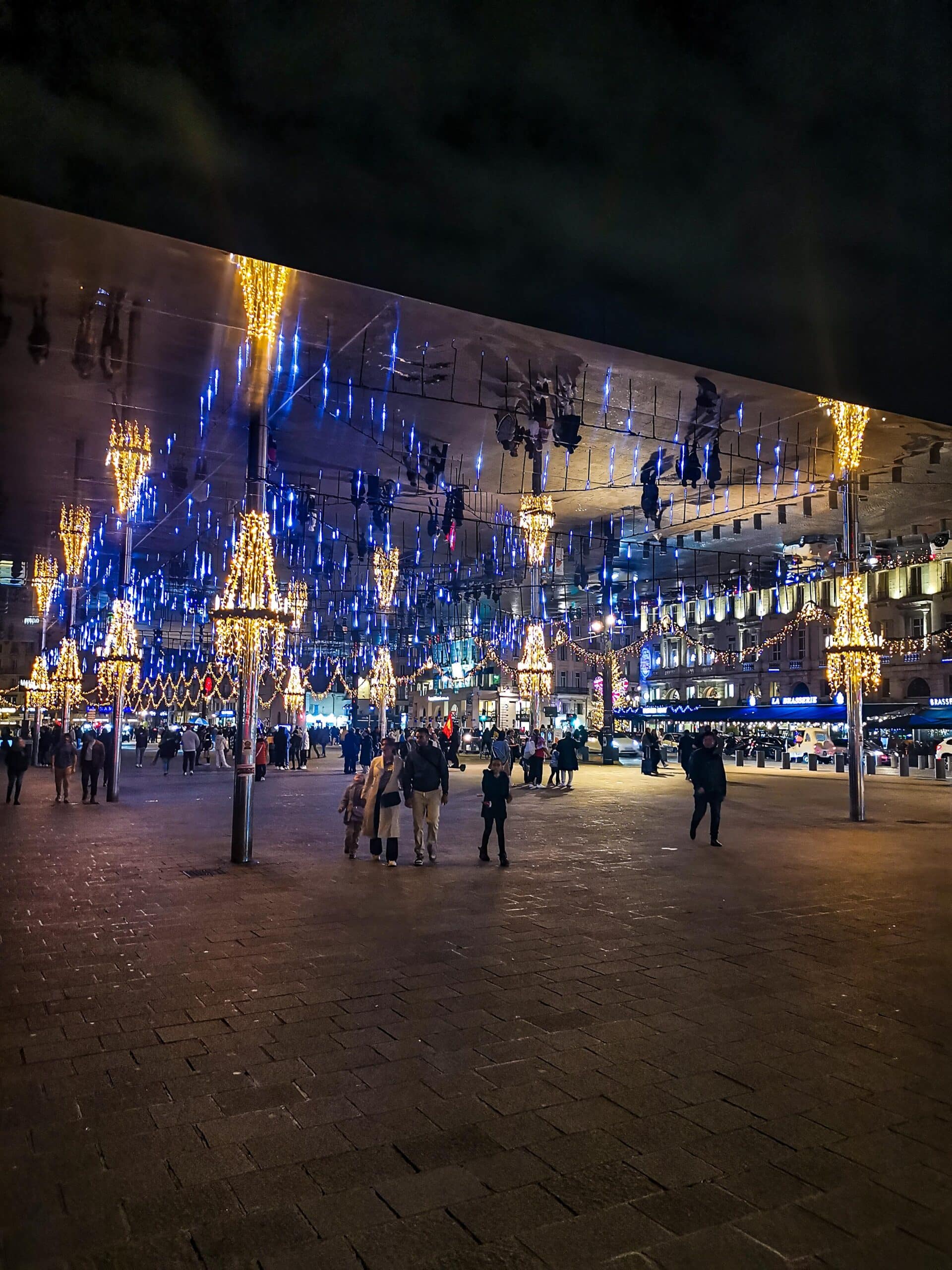 La tettoia in metallo versione serale La tettoia in metallo versione serale