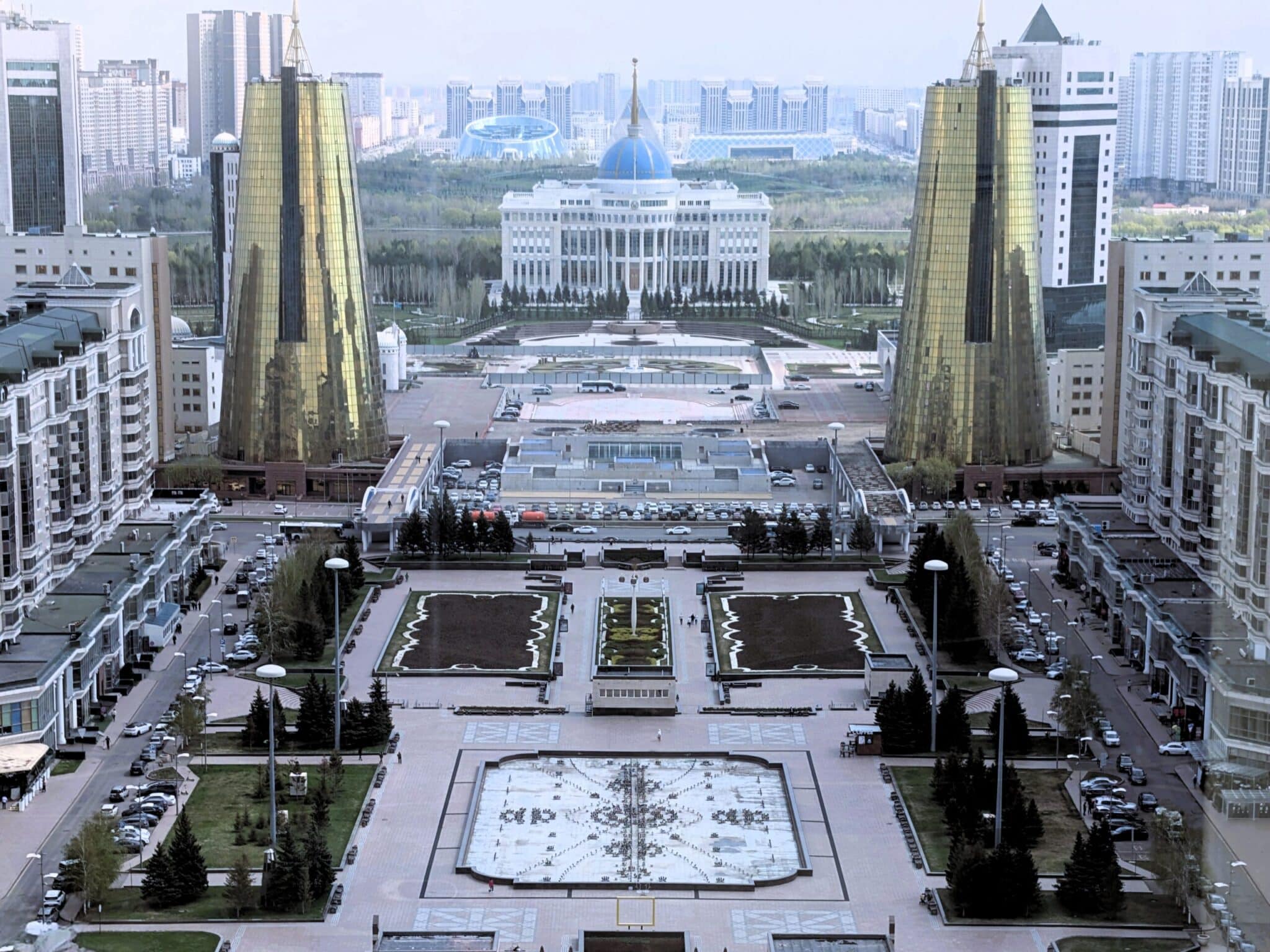 La vista dalla cima della Bayterek Tower La vista dalla cima della Bayterek Tower