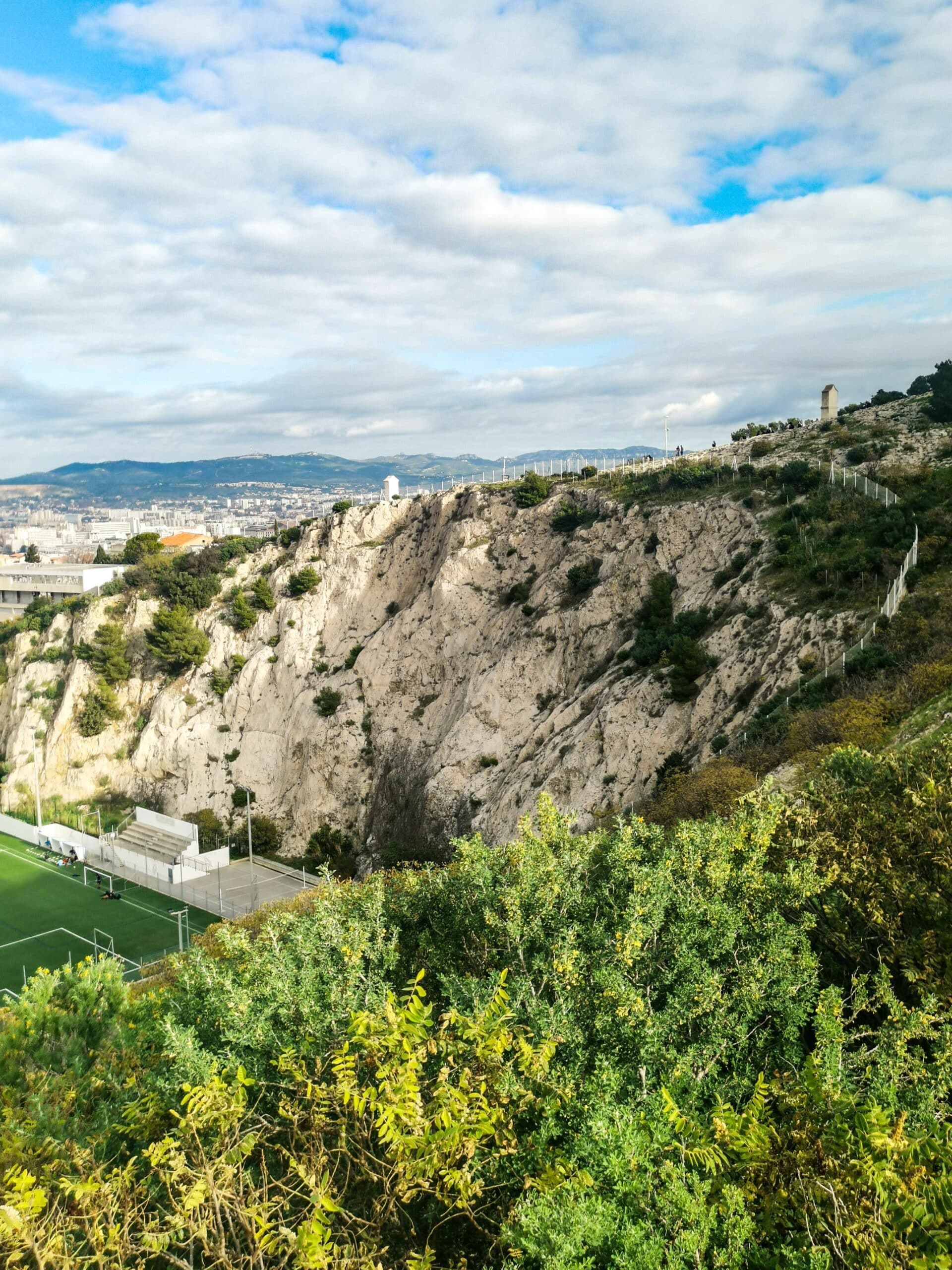 Lo sperone roccioso su cui poggia la basilica Lo sperone roccioso su cui poggia la basilica