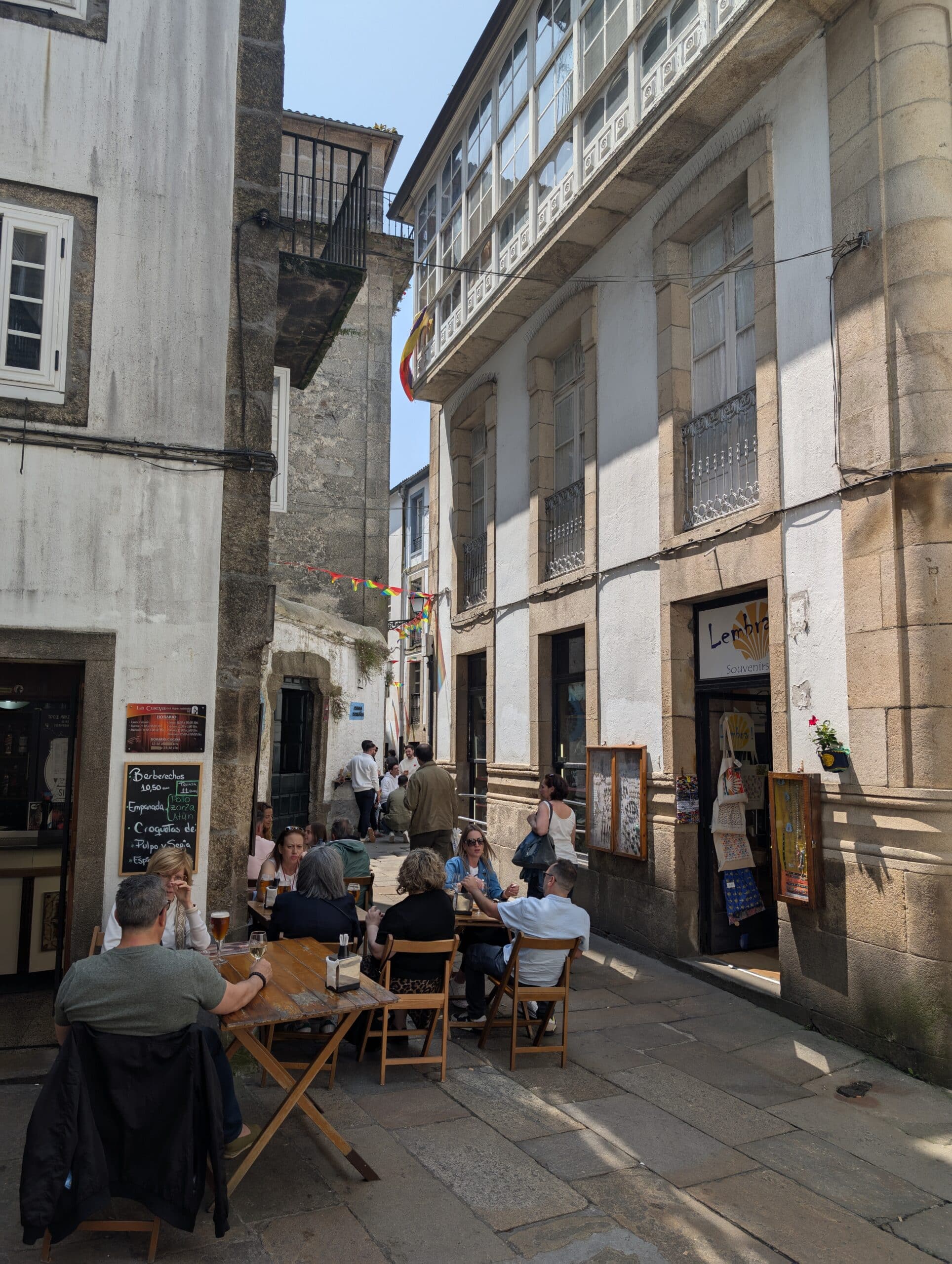 Tra i vicoli di Santiago Tra i vicoli di Santiago