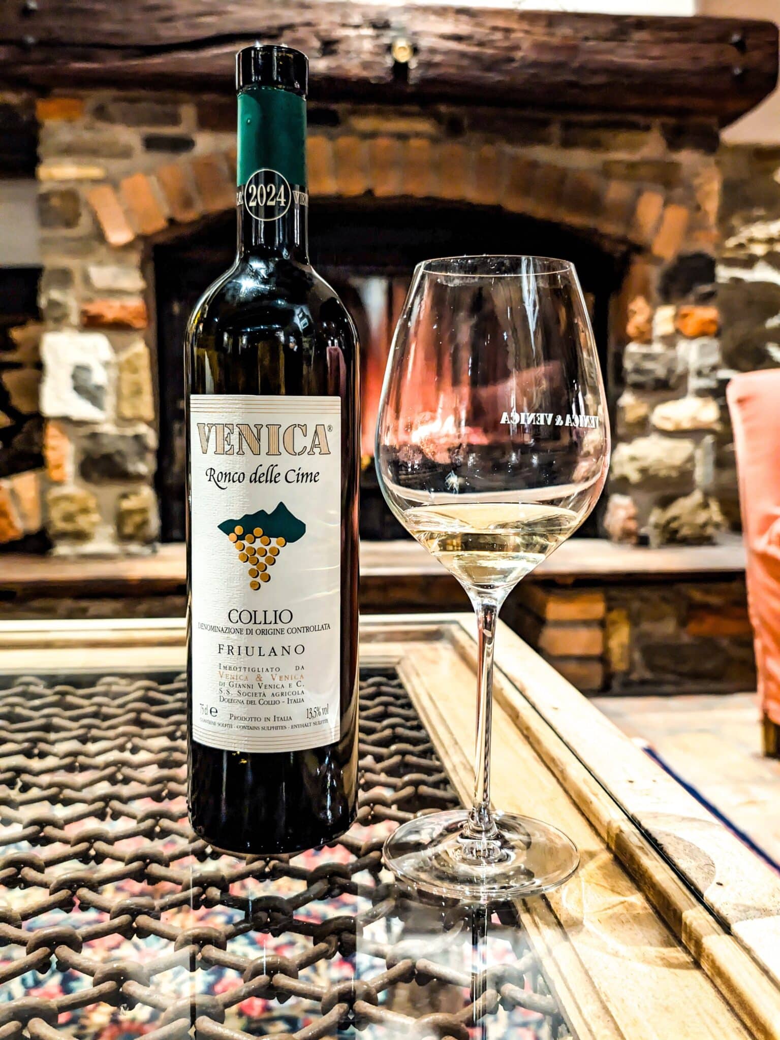 Degustazione accanto al camino Degustazione accanto al camino