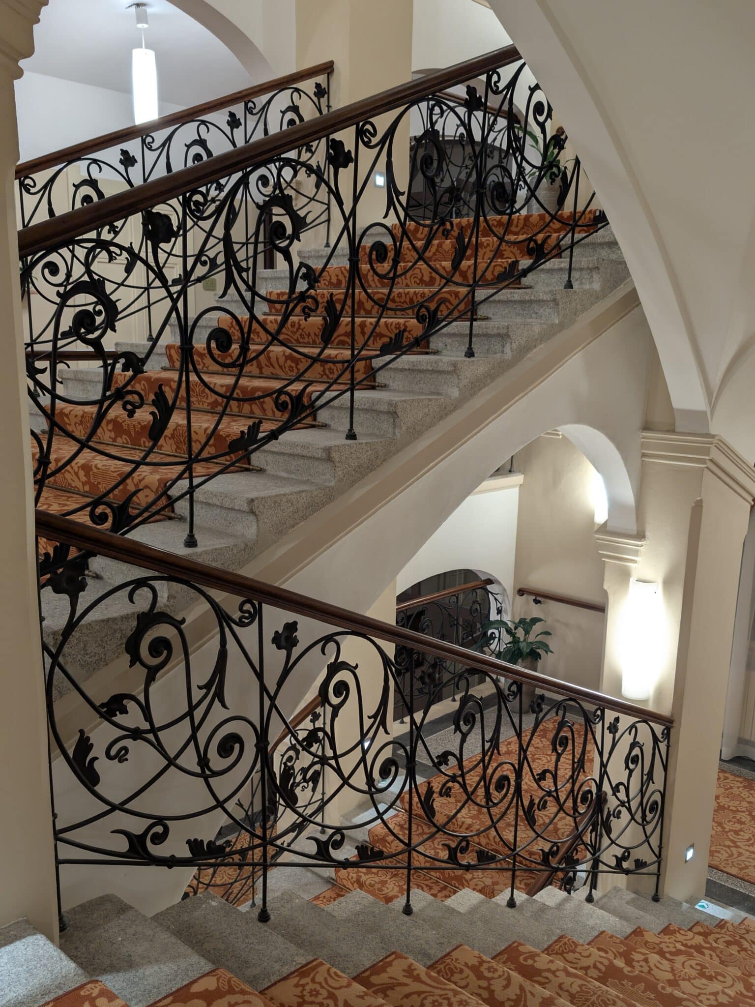 Gli scaloni del Grandhotel Ambassador Gli scaloni del Grandhotel Ambassador