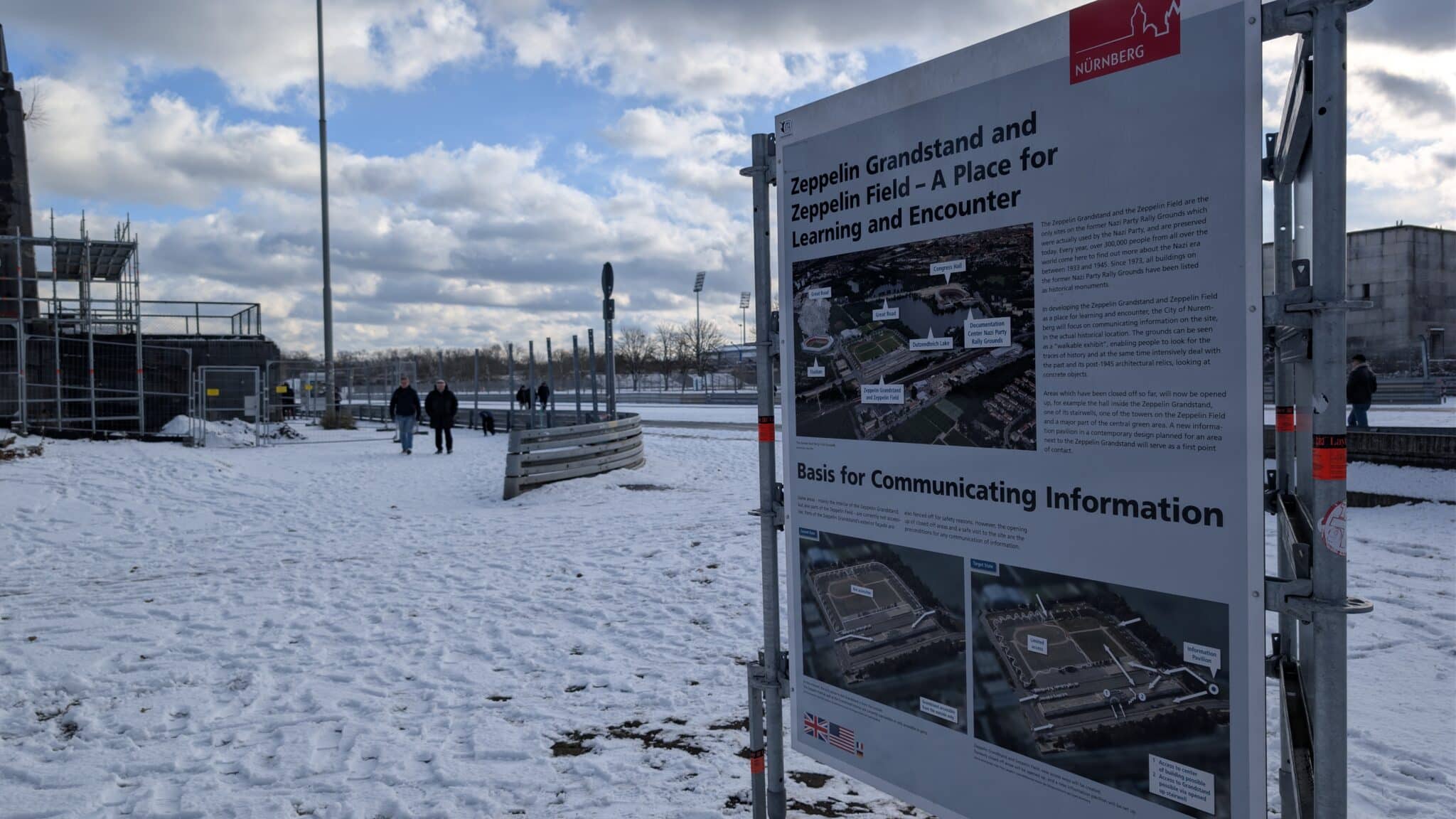 I cartelli che spiegano cosa diventerà l'area I cartelli che spiegano cosa diventerà l'area