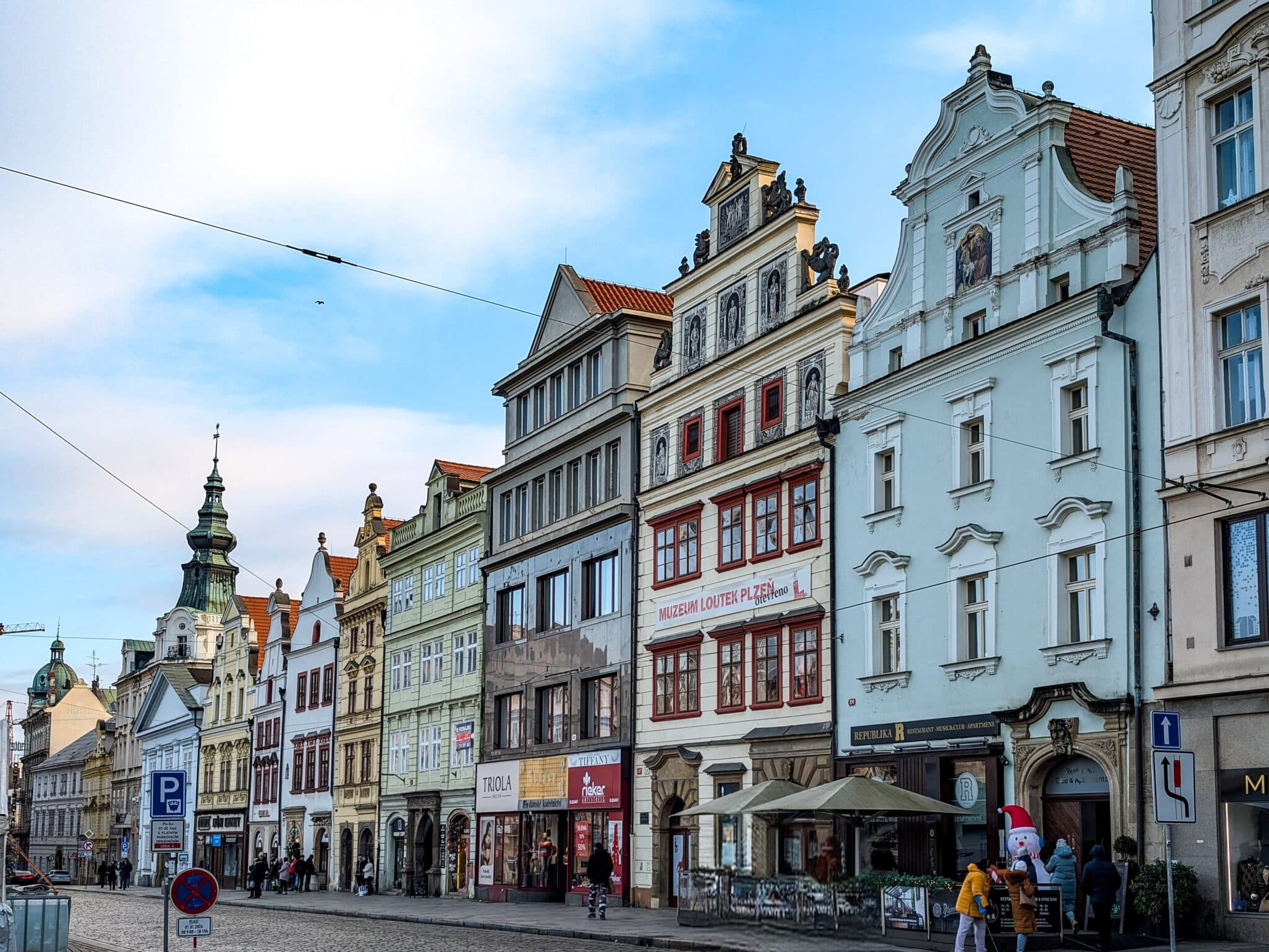 I palazzi sulla piazza centrale I palazzi sulla piazza centrale