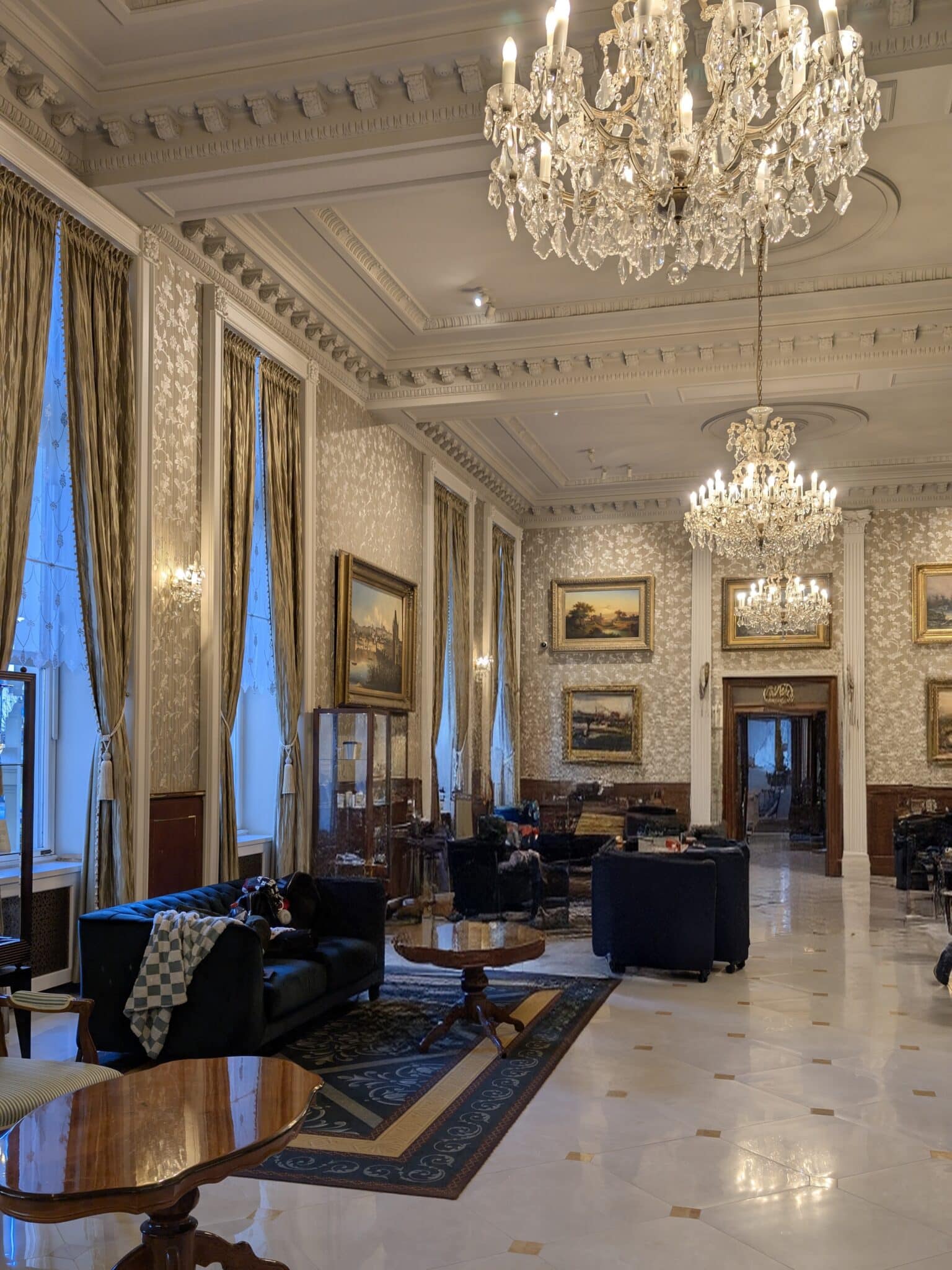 La hall dell'Grandhotel Pupp La hall dell'Grandhotel Pupp