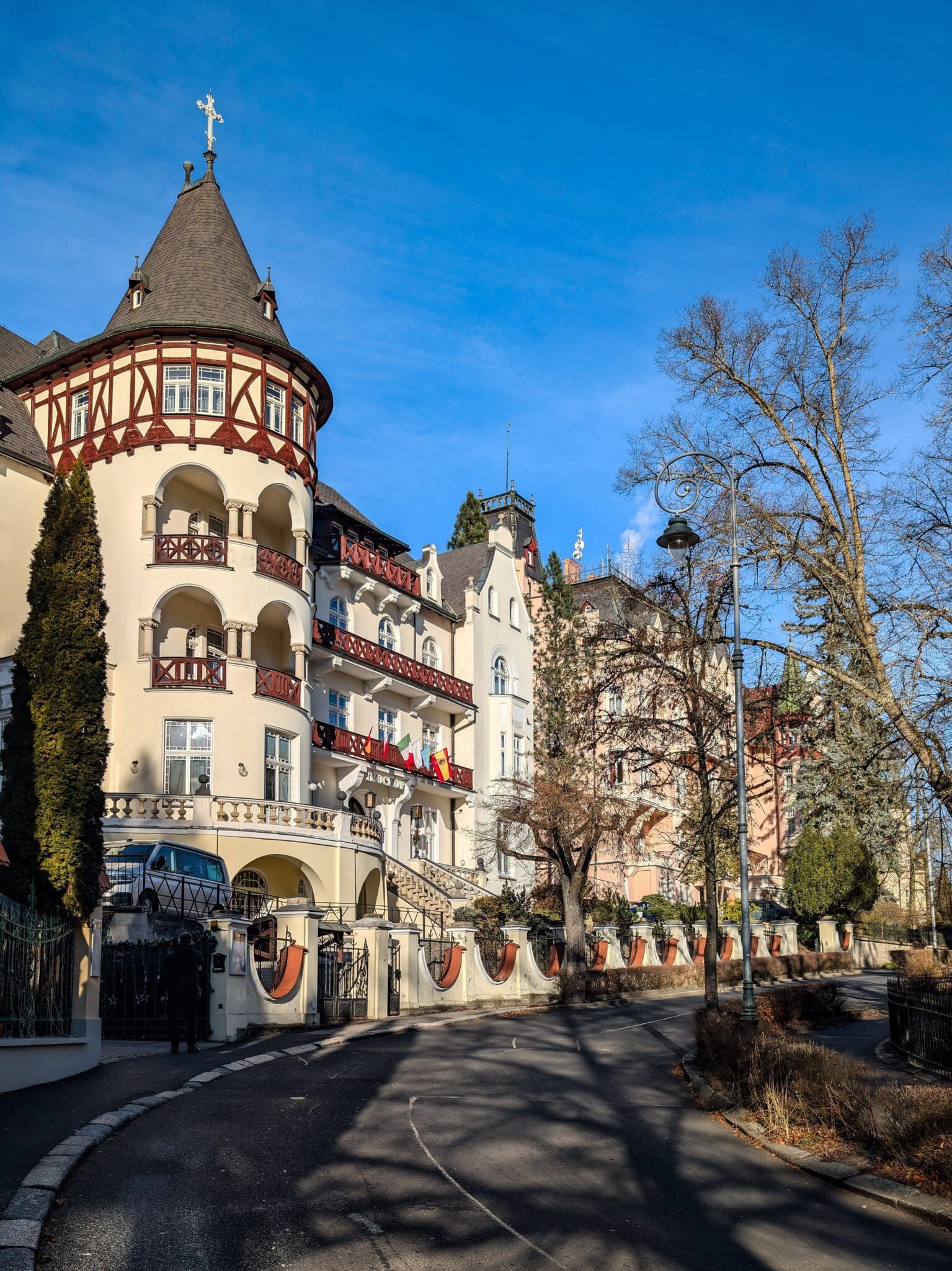 La zona in collina frequentata dall'aristrocrazia russa La zona in collina frequentata dall'aristrocrazia russa