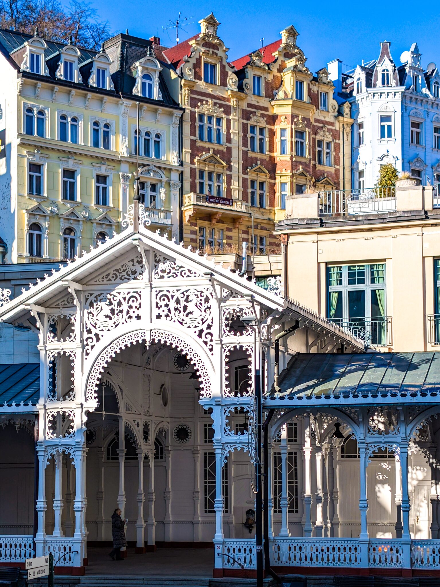 L'architettura elegante e preziosa della città L'architettura elegante e preziosa della città