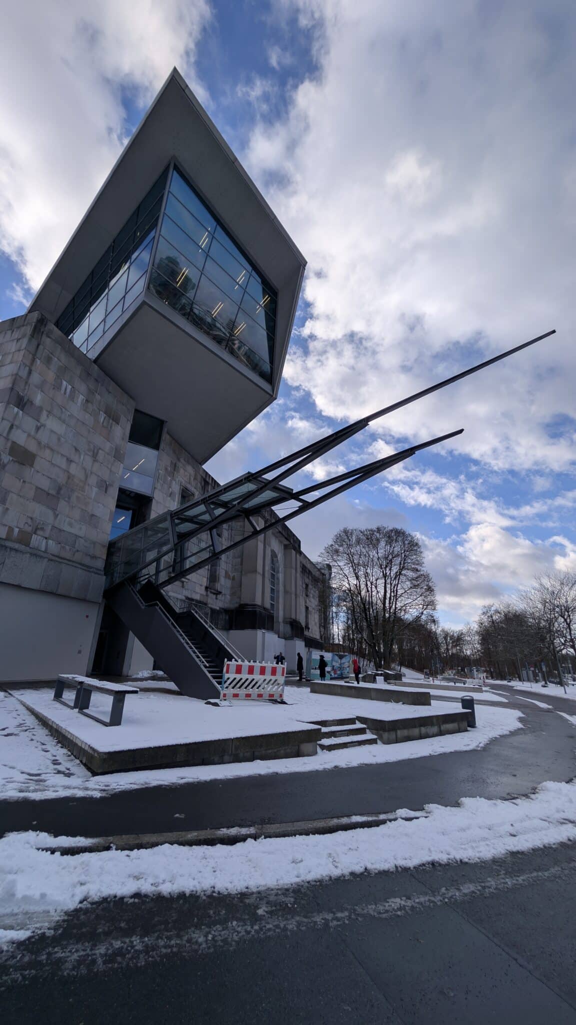 L'architettura esterna del Centro di Documentazione L'architettura esterna del Centro di Documentazione