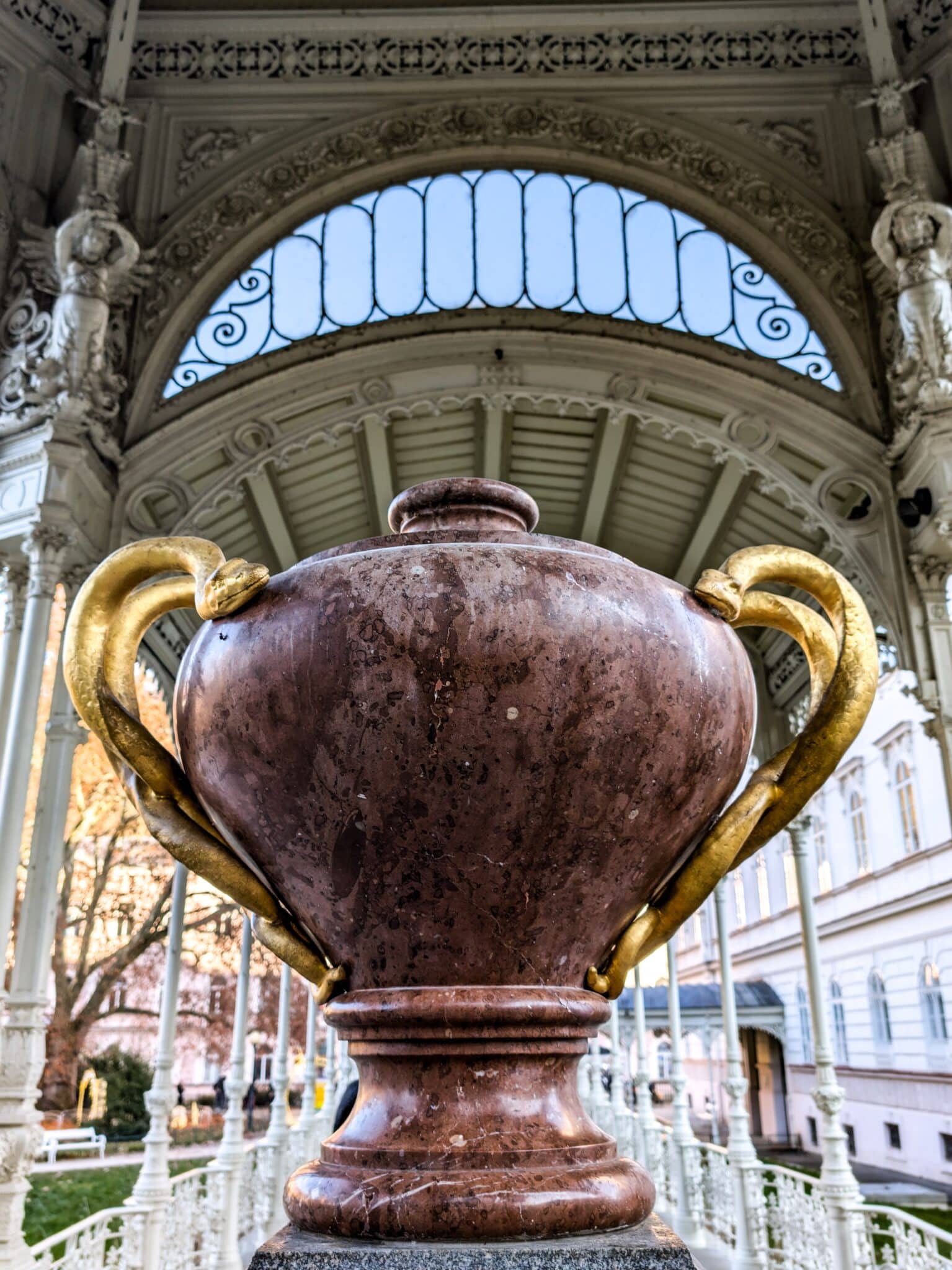 Dettaglio dei colonnati termali Dettaglio dei colonnati termali