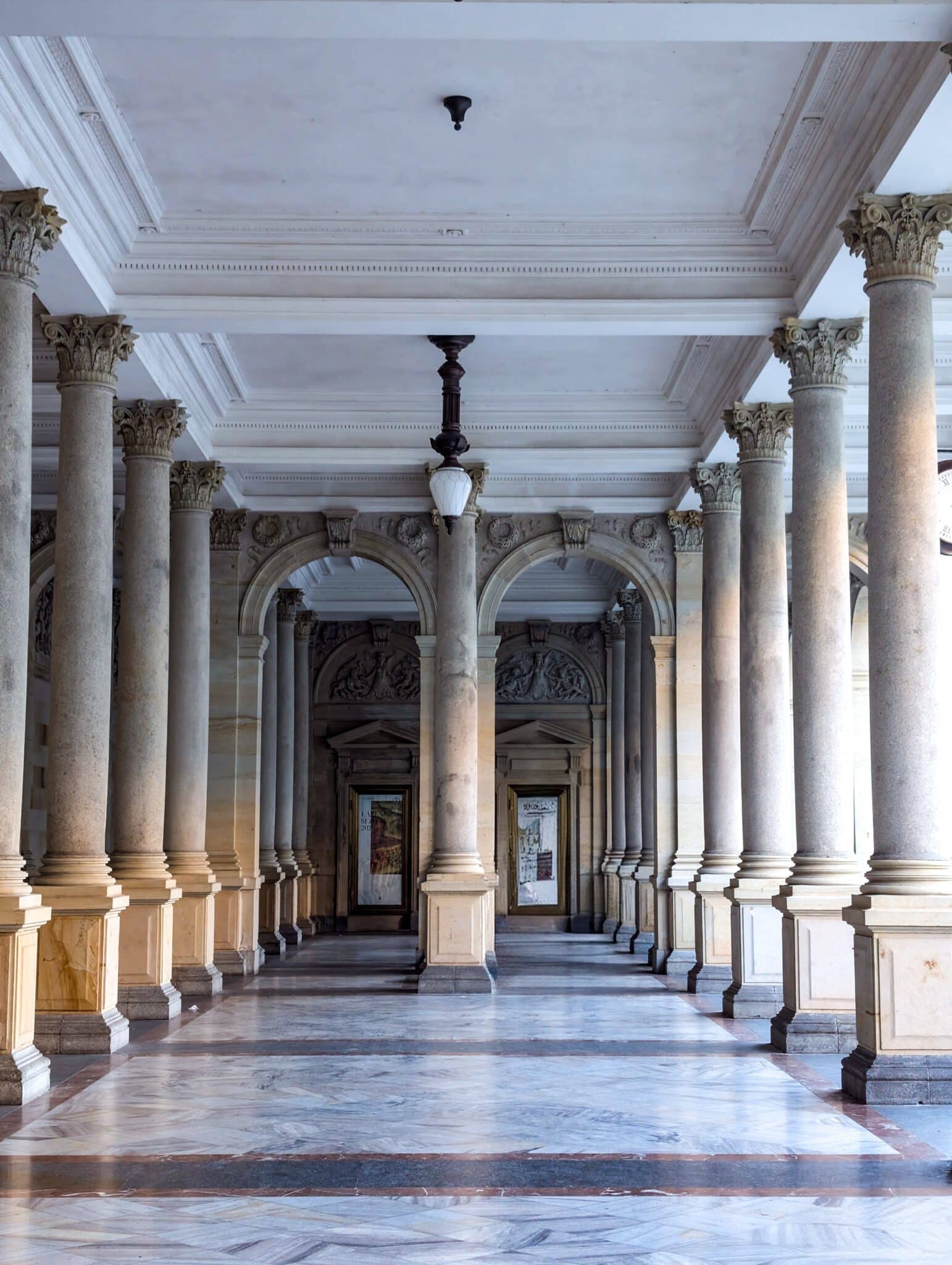 Scorcio del Colonnato del Mulino Scorcio del Colonnato del Mulino