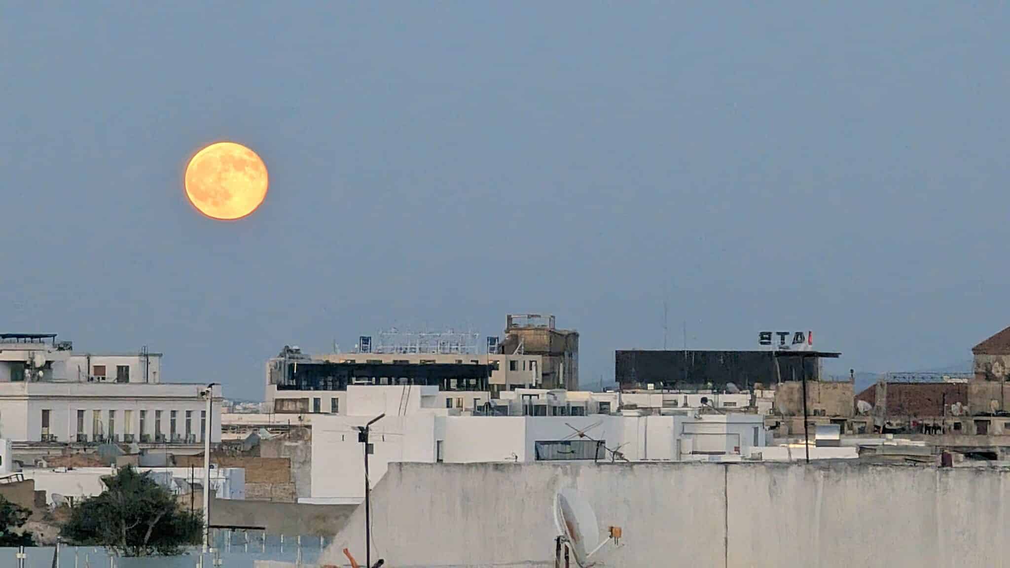 La luna sopra Tunisi La luna sopra Tunisi