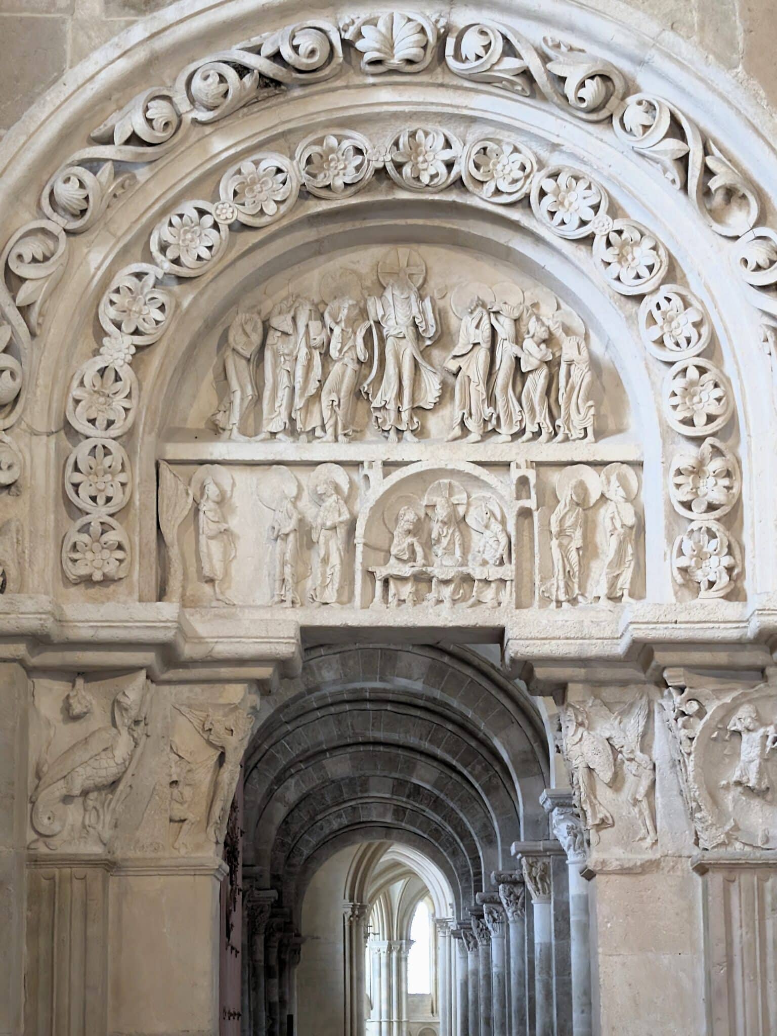 Portico della basilica di Vezelay Portico della basilica di Vezelay