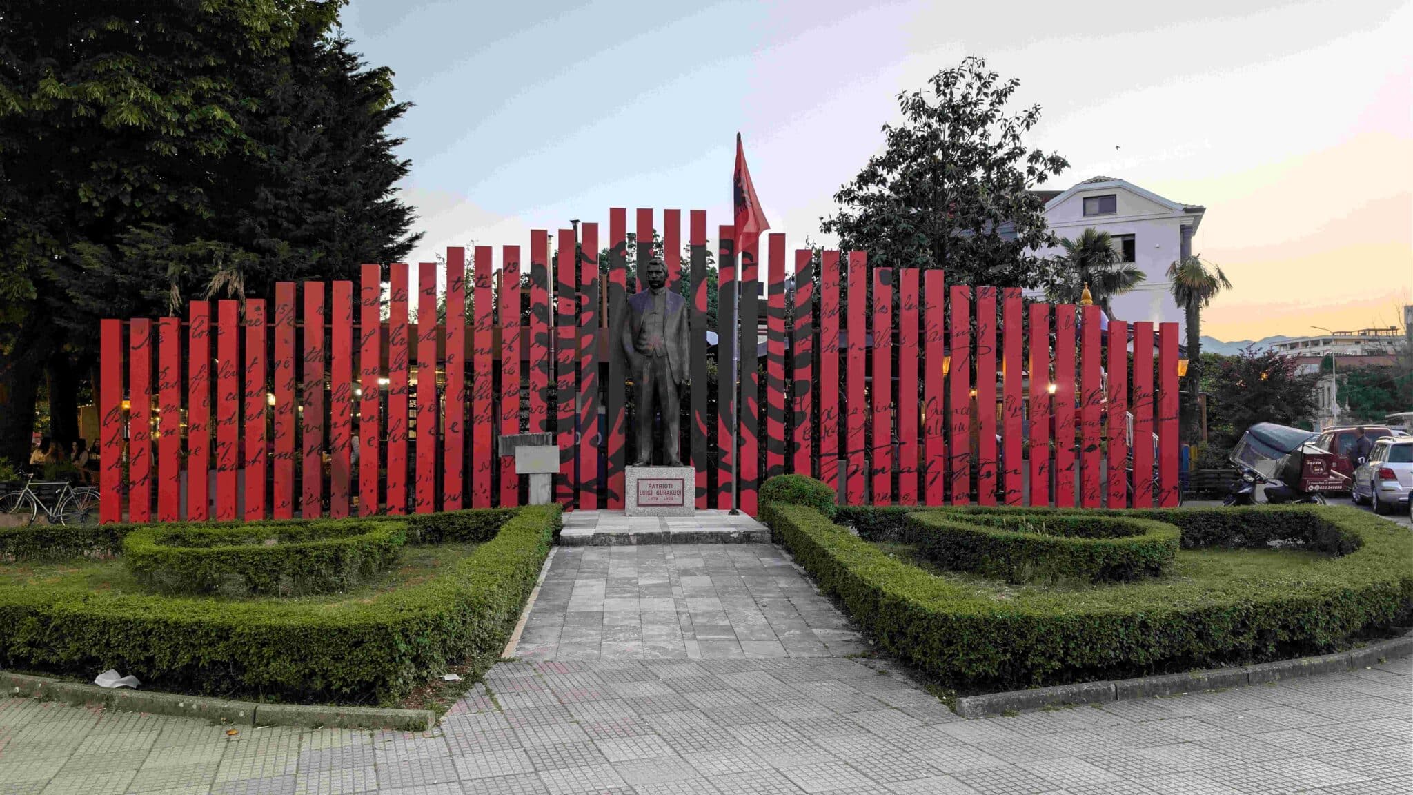 Statua di Luigj Gurakuqi Statua di Luigj Gurakuqi