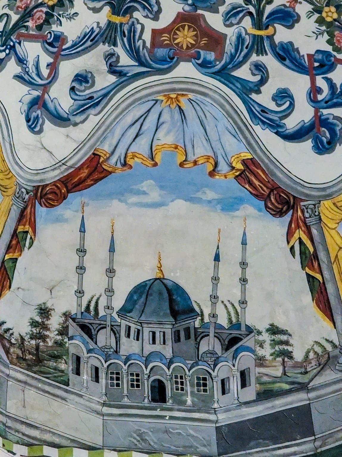 Dettaglio degli affreschi della Moschea Sinan Pash Dettaglio degli affreschi della Moschea Sinan Pash