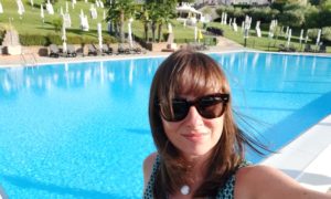 Villa Cariola, il relax possibile in una residenza d’epoca con piscina immersa nelle colline del Garda