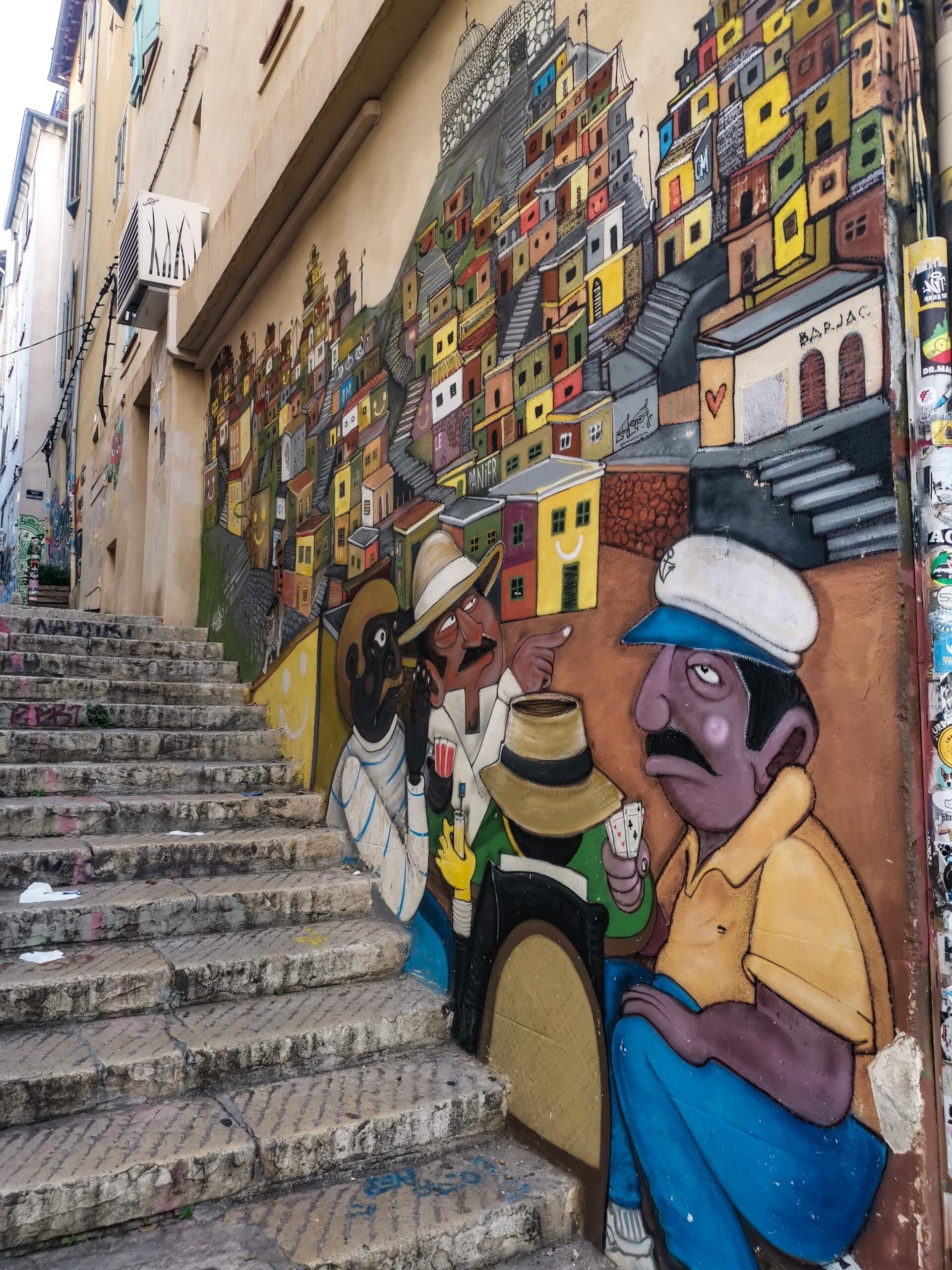 Street art lungo le scalinate del Panier