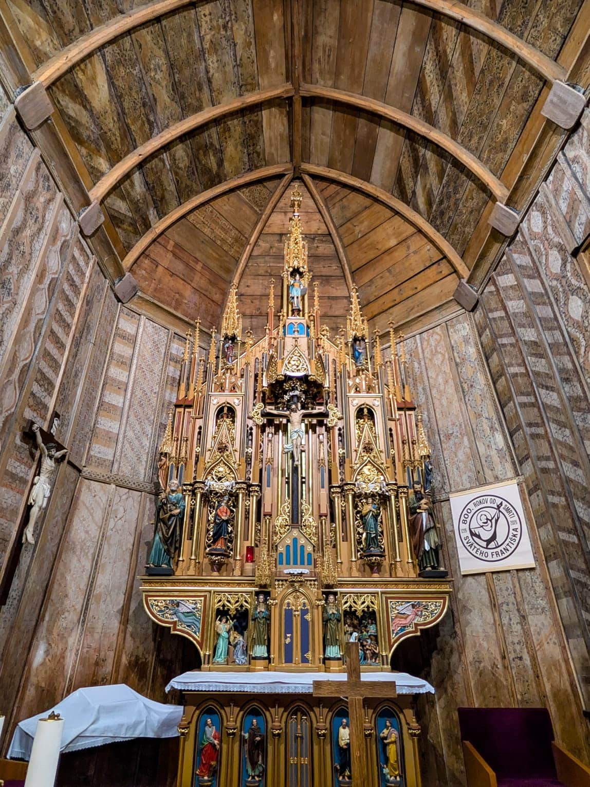 L'altare maggiore della Chiesa di Hervatov