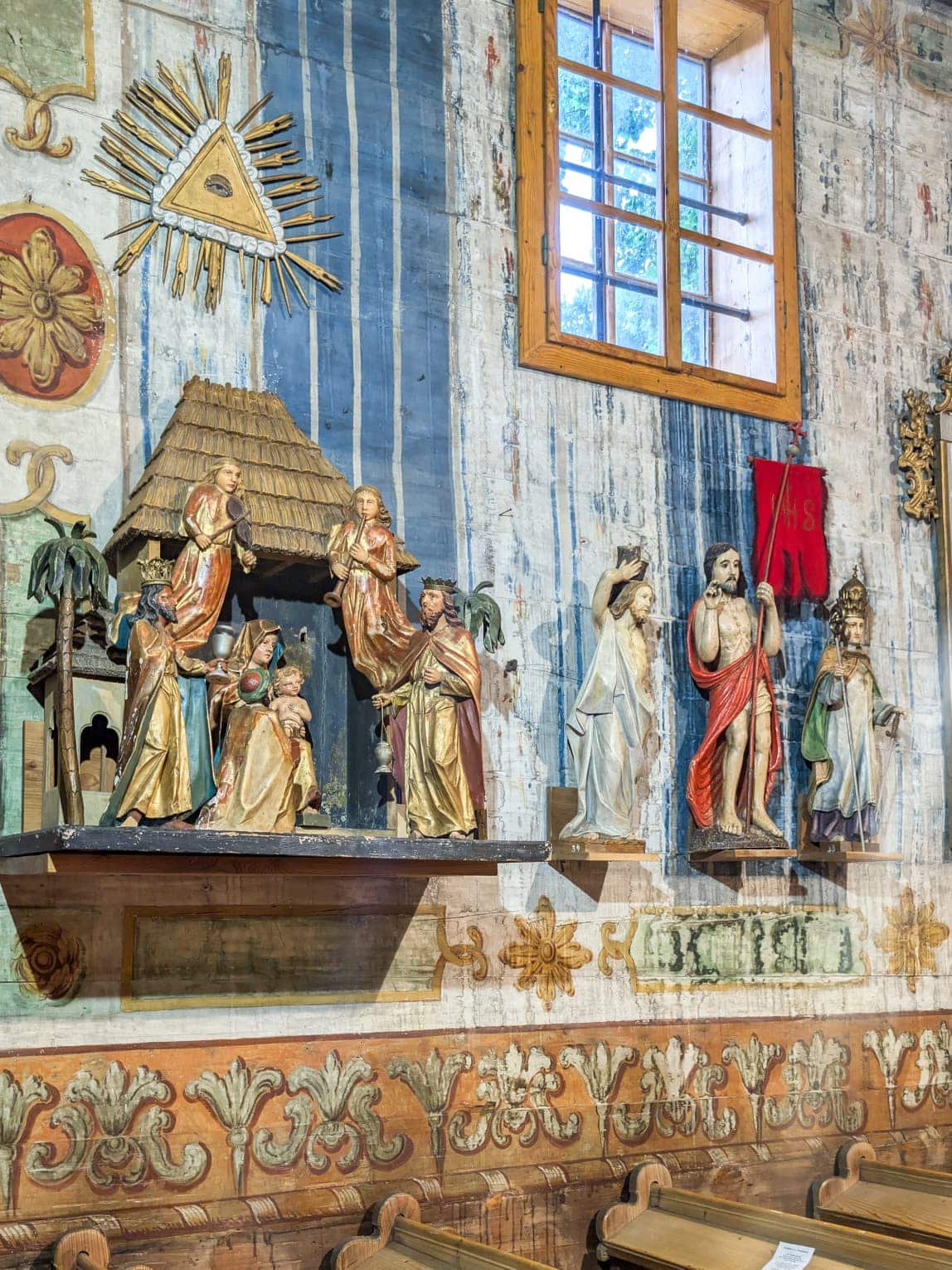 Le sculture sulle pareti della Chiesa di Hervatov
