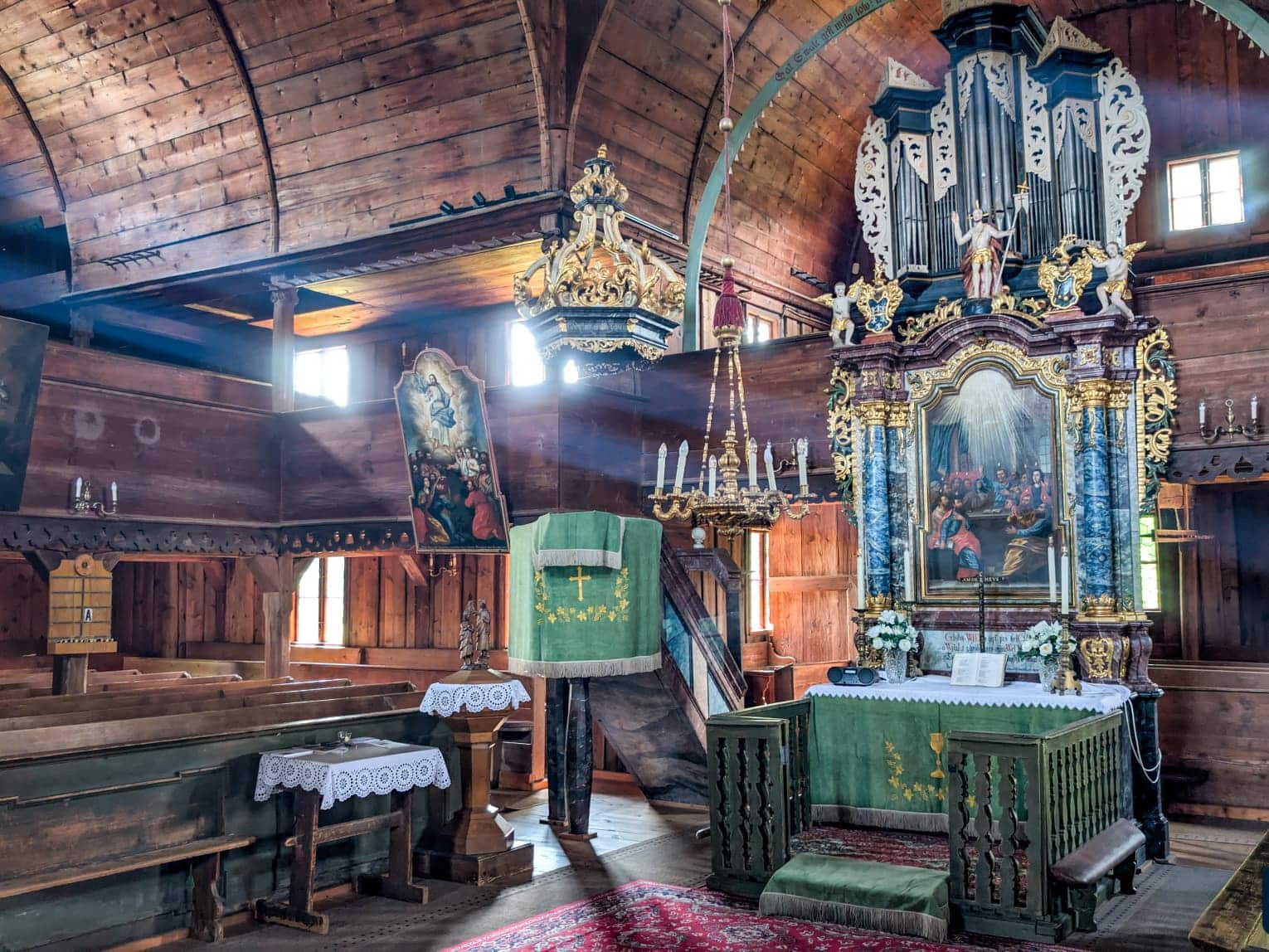 L'interno della Chiesa di Hronsek
